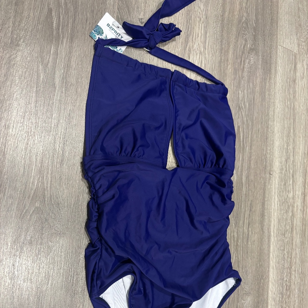 NWT Women’s one piece swim suit